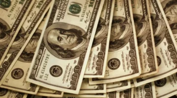 فروق سعرية واسعة.. تحركات مفاجئة للدولار في البنوك المصرية مقابل السوق الموازي